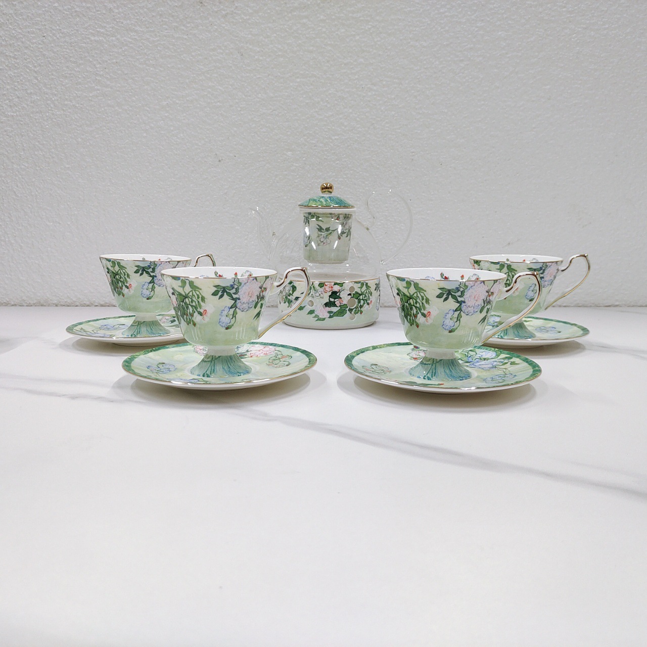 Théière à fleurs 4 tasses 4 assiettes