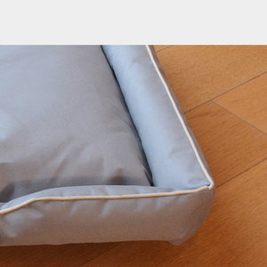 Coussin pour chien rectangulaire minimaliste gris uni en tissu Oxford respirant, pour intérieur, toutes saisons, amovible et lavable - Product Image 3