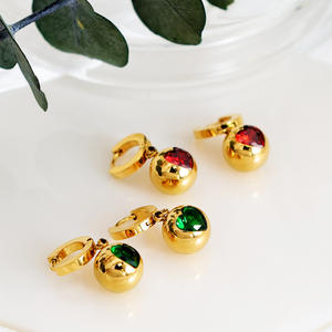 ชุดเครื่องประดับรูปหัวใจสุดหรู 2 ชิ้น ชุบทอง 18k PVD บนสแตนเลสสตีล 316L ไม่หมอง ประดับด้วยเพชรคิวบิกเซอร์โคเนีย ประกอบด้วยสร้อยคอและต่างหู - Product Image 6