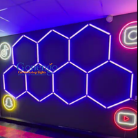 Éclairage de plafond de salle d'exposition Lumières hexagonales RVB en nid d'abeille 110V Led