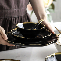 Vaisselle de luxe en porcelaine fine avec bord doré, style nordique noir et blanc, en gros, avec logo personnalisé