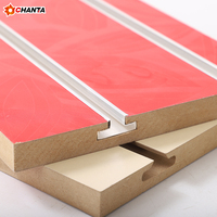 Panneau rainuré moderne couleur claire, en MDF de première qualité, résistant à l'humidité, 18 mm E1, 2440x1220, certifié ISO9001