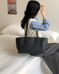 Wholesale Korean Style Large Capacity Versatile Tote <b>Bags</b> Premium Design Ladies Shopping Handbags For <b>Work</b> Dating And Campus - Product Image 2