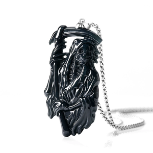 Colgante original de jade natural con diseño de calavera, guadaña y dios de la muerte, hecho de plata S925 con un diseño oscuro moderno y único. - Product Image 3