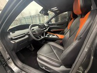 Voiture d'occasion à bas prix Changan UNI-V modèle 2022 2023 1.5T DCT, finition Premium, essence, berline 5 places pour usage familial