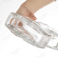 Bouteille en verre transparente en forme de K de 750 ml, conçue sur mesure pour whisky et vodka, avec bouchon en caoutchouc et capuchon en cristal mat, estampage à chaud