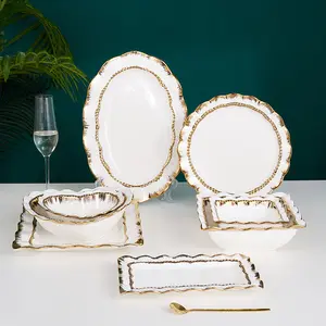 2023 Populaire Nordic Style Design Porseleinen Gouden Rand Keramische Witte Plaat Set Wit En Goudbakjes Set Portiek