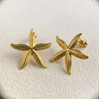Boucles d'oreilles étoiles de mer texturées plaquées or 18 carats, clous d'oreilles en or texturé en forme d'étoile de mer