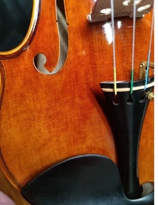 Violon artisanal 4/4 en bois européen avec manche flammé, son doux et clair, et étui en mousse - Product Image 4
