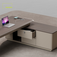 Meubles de bureau personnalisés, bureau de direction fonctionnel LED haut de gamme et luxueux, bureau de direction léger et luxueux