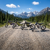 Vélo électrique Surron Ultra Bee avec cadre en aluminium forgé 72V 35Ah 10000W pour des performances tout-terrain robustes