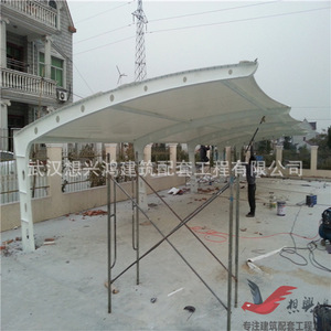 Cochera Moderna con Estructura de Acero y Techo de PVC con Diseño de Arco, Impermeable, para Estacionamiento de Autos - Product Image 4
