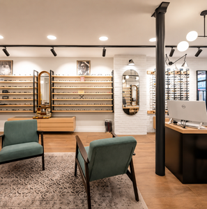 Meubles et vitrines sur mesure pour magasins d'optique |   Vitrines de luxe pour lunettes de soleil et solutions de mobilier d'intérieur pour la vente au détail - Product Image 1