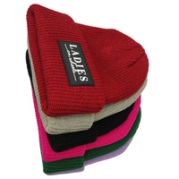 Bonnet d'hiver tricoté en laine couleur unie pastel personnalisé avec patch en caoutchouc sur mesure