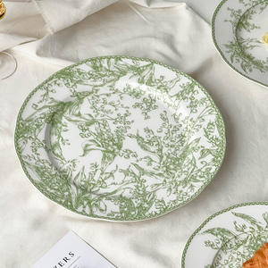 Premium Bone China Emerald Green Delicate Lily Valley Pattern Assiettes à dîner formelles d'inspiration française Supports à gâteaux haut de gamme - Product Image 4