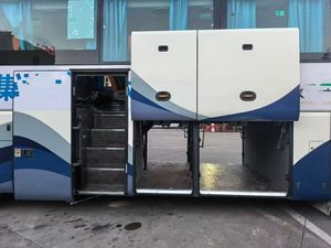 二手豪华长途客车宇通6122 欧五 50座 柴油手动变速箱 欧五排放标准 - Product Image 6