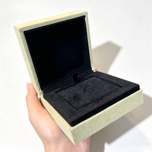 Boîte à bijoux élégante en velours rectangulaire avec intérieur noir pour le rangement des bagues, présentation de cadeaux - Product Image 3