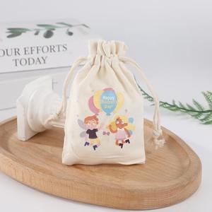 Sac à cordon en toile de coton imprimé personnalisé de bonne qualité, réutilisable, portable, avec logo, pour cadeaux - Product Image 1