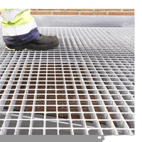 Grille en acier doux avec barres soudées, grilles en acier galvanisé, longue durée de vie, utilisées pour les passerelles en acier