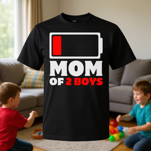 T-shirt Maman de 2 garçons : Batterie faible - Product Image 3