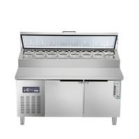 Refrigerador/Congelador Bajo Mostrador con Superficie de Trabajo de Acero Inoxidable, Pantalla de Vidrio y Ventilación Frontal