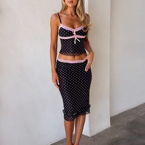 Ensemble 2 pièces à pois pour femme, avec débardeur court à dentelle et jupe midi à volants, tenue assortie pour soirée romantique ou cocktail - Product Image 1