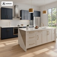 Meuble de cuisine laqué Shaker avec portes encadrées, aménagement en îlot, dimensions personnalisées, boîtes de rangement en contreplaqué et tiroirs à fermeture amortie