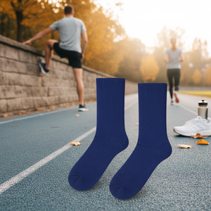 Chaussettes de sport bleu marine unies personnalisables avec logo pour hommes, femmes et garçons – Anti-bactériennes, respirantes, imprimées pour l'automne, idéales pour les athlètes sportifs - Product Image 3