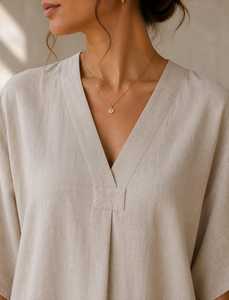 Robe caftan longue asymétrique beige en lin uni pour femme, col en V, détail boutons latéraux, style bohème modeste, idéale pour les vacances, export B2B - Product Image 3