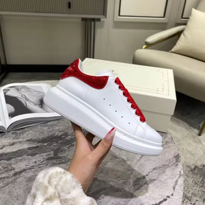 Zapatillas deportivas de cuero genuino de estilo clásico, con decoraciones de diamantes y, sin embargo, muy ligeras, zapatillas de diseñador. - Product Image 3