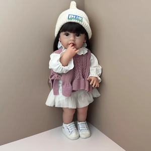 55cm Silicone souple Reborn corps bébé poupée parfaite <span class=keywords><strong>pour</strong></span> les tout-petits de 18 mois et plus avec des accessoires lavables de couches lavables - Product Image 3