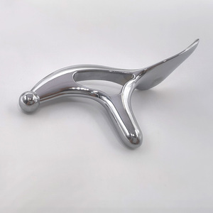 Nouveauté : Outil de massage en forme d'hirondelle triangulaire en métal, design ergonomique, planche à gratter manuelle - Product Image 2