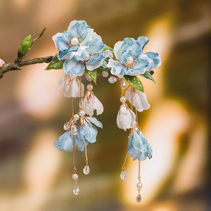 Pinces à cheveux en soie Hanfu avec pompons, coiffure florale de fée de style ancien, accessoires de style chinois, éléments Hanfu - Product Image 1