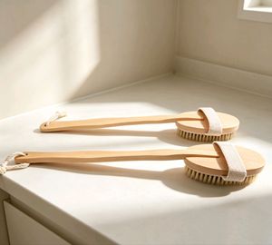 Wholesale Wooden <b>Round</b> Long-Handle Bath <b>Brush</b> Helps Exfoliate and Clean the Body - Product Image 2