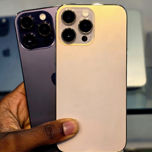 Versione USA Sbloccata per iPhone 11/<span class=keywords><strong>12</strong></span>/13/14/15 Pro, 6GB RAM, Telefono Usato con Schermo da 6.1", 4G/5G/WiFi, Garanzia di 1 Anno - Product Image 1