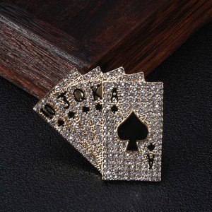 Pin de seguridad grande para hombre, joyería creativa, broche de aleación con diseño de tarjeta de juego incrustada de diamante