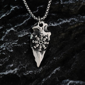 Collar con colgante de flecha de acero inoxidable para hombre, estilo vikingo nórdico, con diseño de runas, joyería de regalo para combinar con ropa - Product Image 1