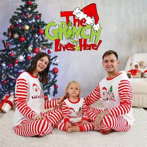 Panneau de porte de Noël en bois « Le Grinch habite ici », décoration murale de Noël, style traditionnel, en buis, forme irrégulière - Product Image 4