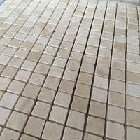 Mosaïque de marbre de forme carrée de marbre de travertin pour des tuiles de dosseret de cuisine