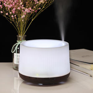 Difusor de Aromas Transfronterizo de 500 ml con Luz de Color, Humidificador de Aceites Esenciales para Uso Doméstico, Cobertura de 10-20 m² - Product Image 1