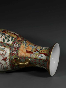 Jarrones <span class=keywords><strong>de</strong></span> <span class=keywords><strong>Porcelana</strong></span> <span class=keywords><strong>Canton</strong></span> Famille Rose del Siglo XIX, Antiguos, Policromados y Dorados, con Decoración <span class=keywords><strong>de</strong></span> Medallón <span class=keywords><strong>de</strong></span> Rosas - Product Image 5