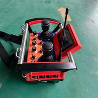 Véhicule de travail amphibie multifonctionnel pour les opérations en zone humide avec accessoire de coupe.