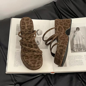 Women Classic Lightweight Flat Slippers 2026 New Summer Fashion Retro Versatile Anti-Slip Elegant Casual <b>Sandals</b> - Product Image 3