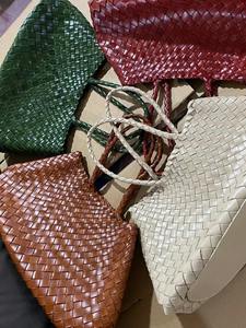 Grand sac à main en cuir de vachette tissé pour <span class=keywords><strong>femme</strong></span> Sasa, deux anses, style rétro artistique, dragon, style panier français, polyvalent, même style - Product Image 3