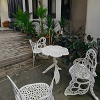 Vente en gros usine – Ensemble de mobilier de jardin en aluminium moulé couleur personnalisée, table et chaises de patio gravées de luxe pour villas, hôtels et complexes hôteliers