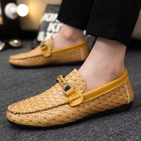 Mocassins pour hommes en cuir gaufré à carreaux avec boucle à barre métallique, à enfiler, semelle souple, pour la conduite et le style business décontracté