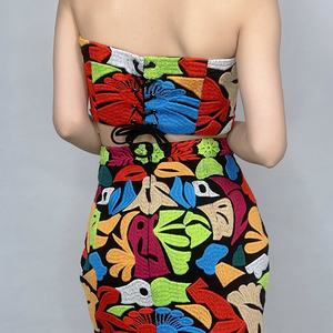 ชุดเดรสแฟชั่นใหม่สำหรับผู้หญิง OEM แบบไม่มีแขน ปักลายตามสั่ง เซ็กซี่ พร้อมกระโปรงยาวเหนือเข่า - Product Image 3