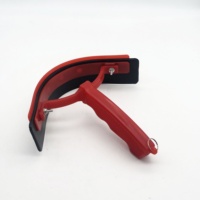 Peigne pour chevaux Outil de nettoyage Équipement de toilettage Soins pour chevaux Caoutchouc Plastique Polymère Bain de chevaux Grattoir à sueur et à eau Brosse avec peigne