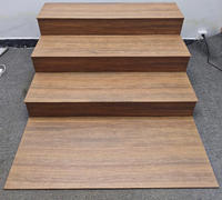 Marches d'escalier en porcelaine aspect bois naturel chêne 1200x470 1500x470mm, antidérapantes, résistantes à l'usure, texture rainurée