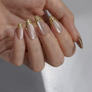 <span class=keywords><strong>Uñas</strong></span> Postizas de Gel Suave de Marca Privada, <span class=keywords><strong>Uñas</strong></span> Postizas de Lujo al por Mayor con Diseño Artístico Dorado <span class=keywords><strong>en</strong></span> <span class=keywords><strong>Relieve</strong></span> <span class=keywords><strong>3D</strong></span>, Punta Francesa de Ojo de Gato <span class=keywords><strong>en</strong></span> Forma de Almendra - Product Image 1